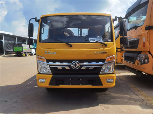 東風多利卡D6藍牌輕量化清障車正在準備發車